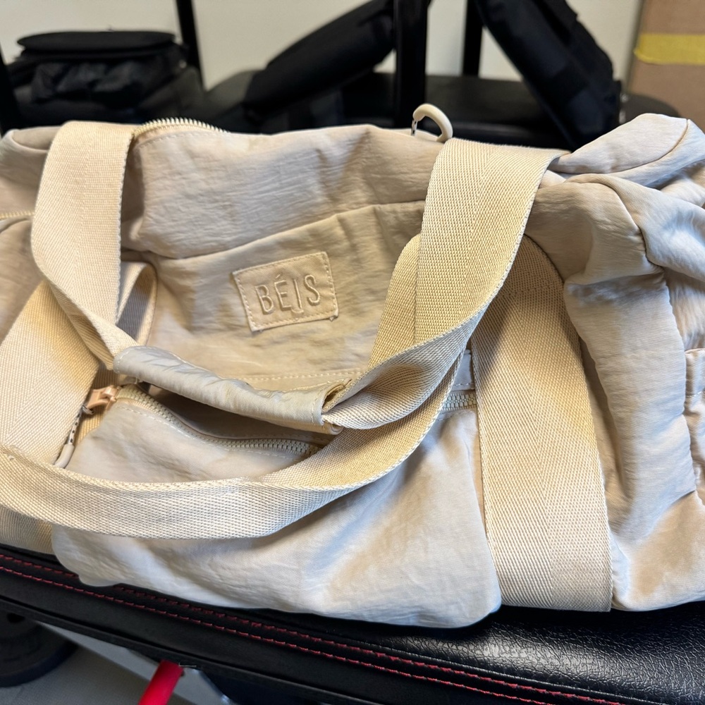 Beis Duffle - beige color